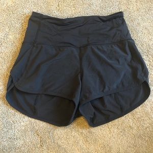 LULULEMON shorts SIZE:6 perf condition!!